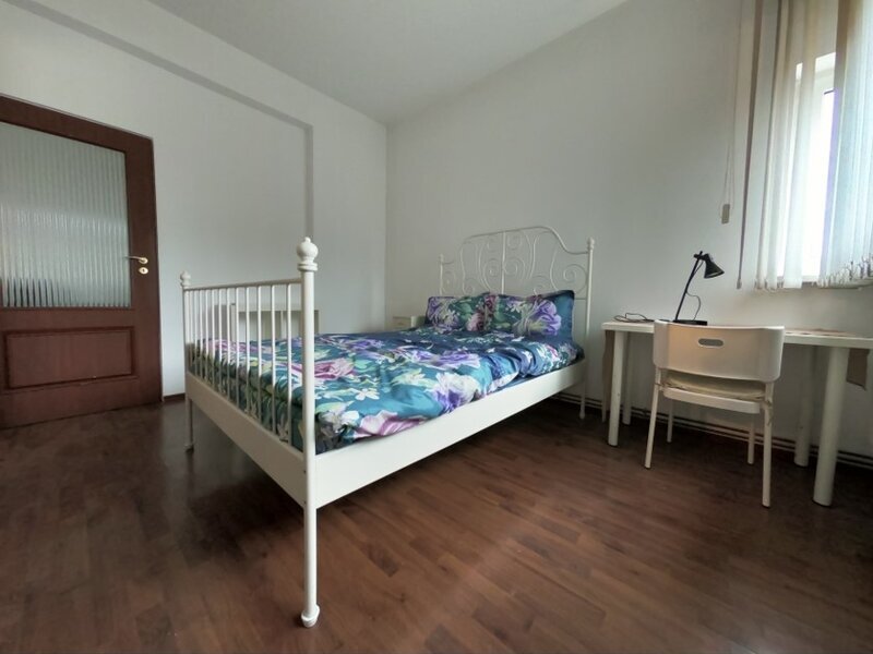 Armeneasca/ Mosilor vanzare apartament 2 camere cu centrala