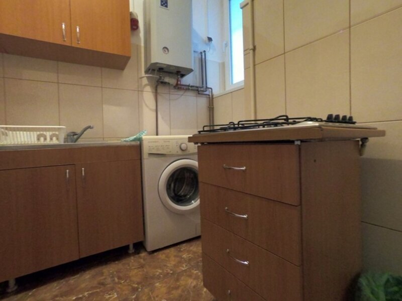 Armeneasca/ Mosilor vanzare apartament 2 camere cu centrala